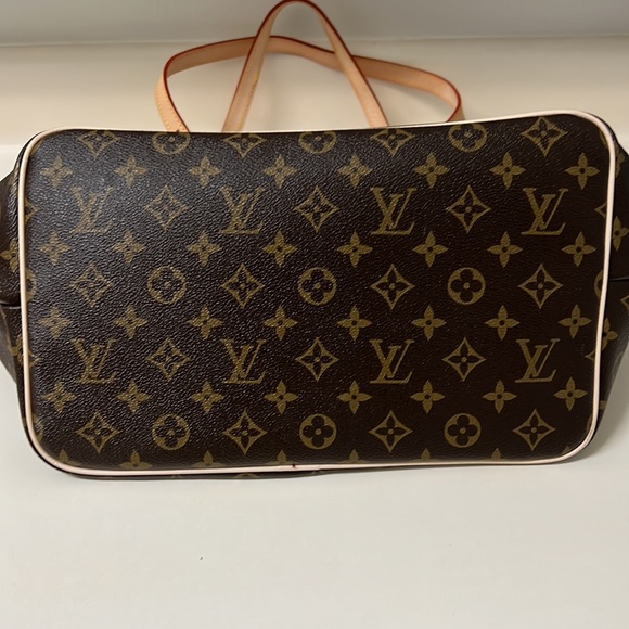 Authentic Louis Vuitton Palermo PM Monogram Shoulder Bag. - Picture 3 of 15